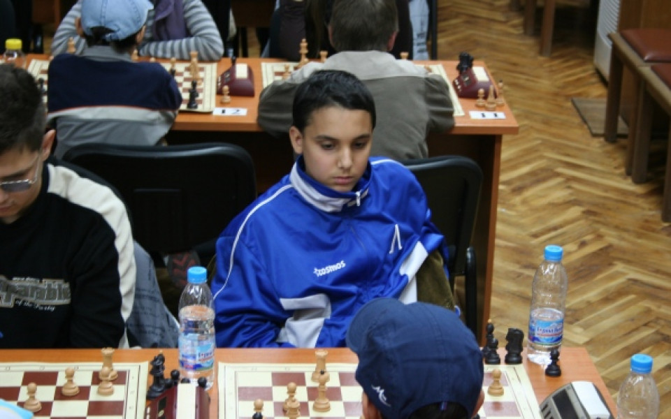 Бербатов на турнир във Франция