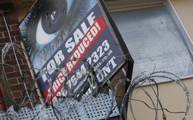 Хиляди фенове на Ливърпул протестираха срещу Хикс и Джилет