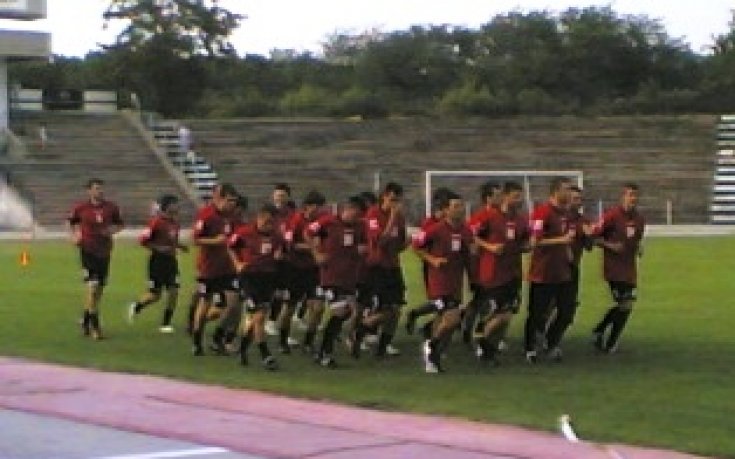 Пълен хаос на Лаута: Генов поема Локо Пд, генералът напуска