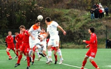 Адалберт Зафиров посегнал на Миланов, червените потрошили съблекалнята на Литекс