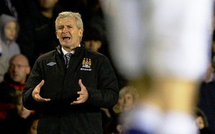 Столът под Марк Хюз се клати, трима големи чакат