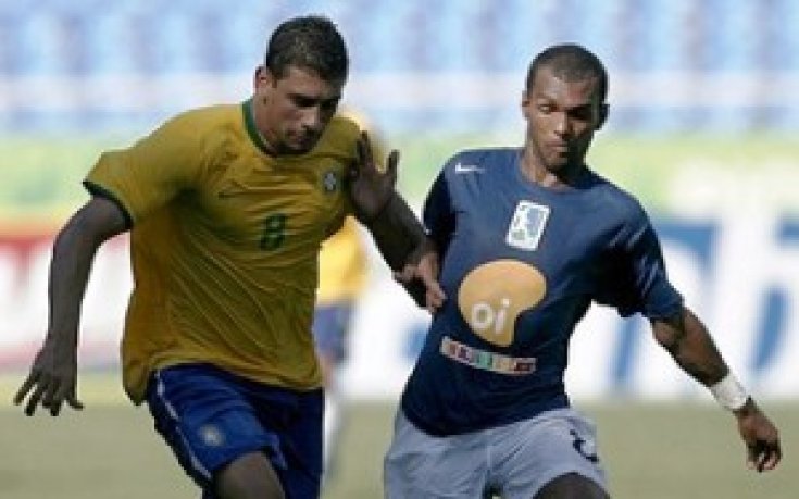 ВИДЕО: Бразилски национал вкара уникален гол от центъра