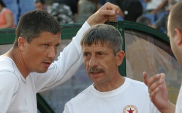 Здравков говори за ЦСКА пред 4-ма журналисти