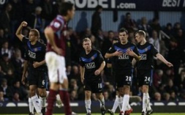 Мъжът на годината порита при успех на Юнайтед, Стенли с картон