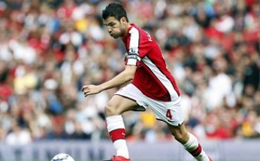 Барса и Реал душат около Фабрегас