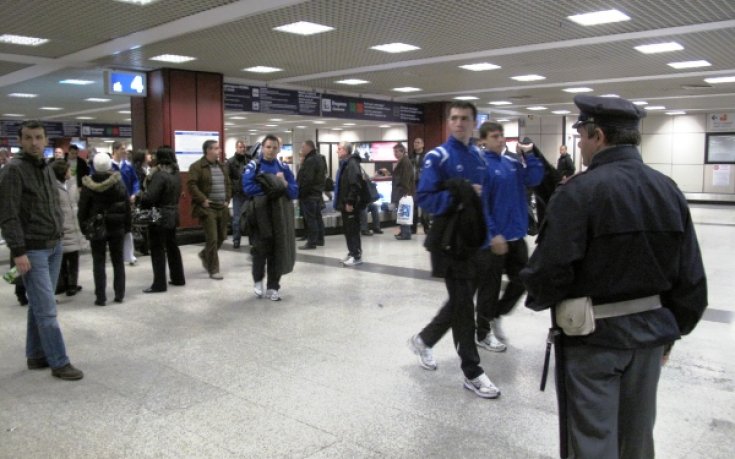 Баждеков прати играчите да почиват, от летището мълчат за блокадата