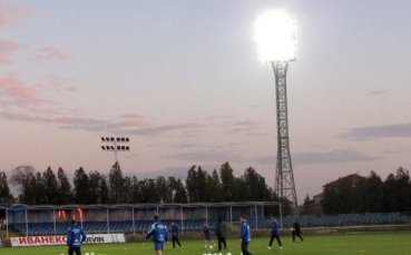 Левски тренира на осветление пред повече от 100 привърженици