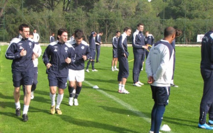 Николай Костов юрка футболистите си в Белек