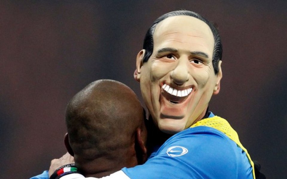 Смъмриха Матераци заради маската на Берлускони