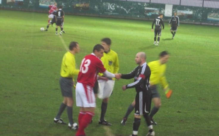 Бойни сцени на контролата на Славия с Анжи, прекратиха мача