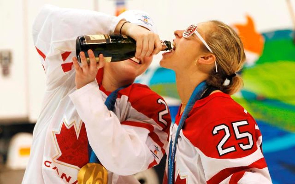 Канада триумфира в женския хокей