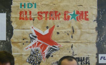 Мачът на звездите във Варна, обличат Тити в червено