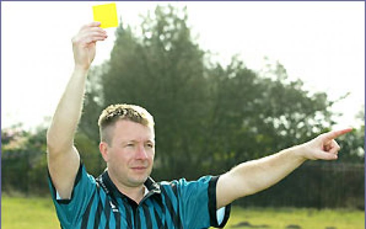 Трима водещи футболни рефери в Китай арестувани