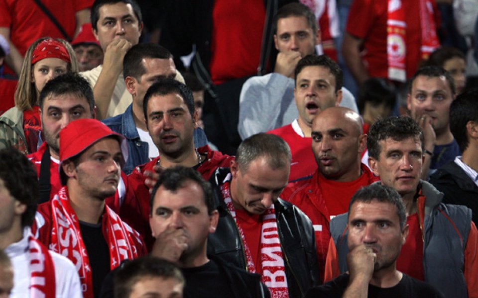 Феновете на ЦСКА са наказани с глоби и забрана да посещават спортни прояви