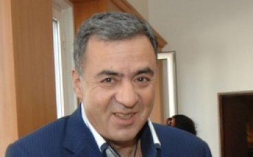 Босовете на плуването и водната топка искат да върнат децата в басейните
