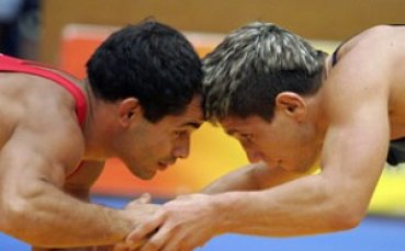 Александър Костадинов ще спори за бронза на 