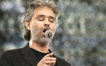 Андреа Бочели и Брайън Адамс ще пеят на финала на Мондиал 2010