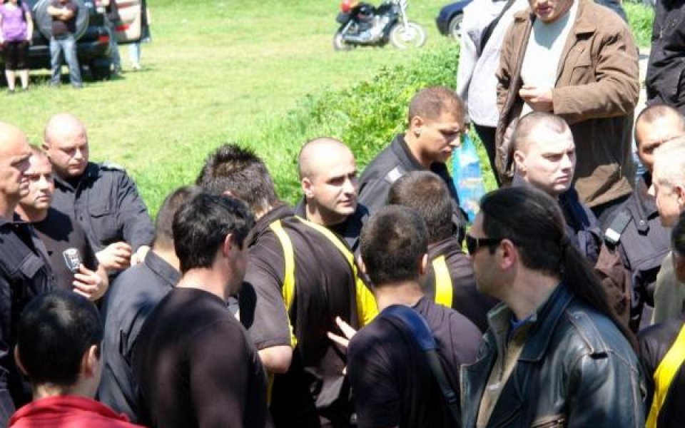 СНИМКИ: Бой на пловдивското дерби Локо - Ботев при юношите, прекратиха мача