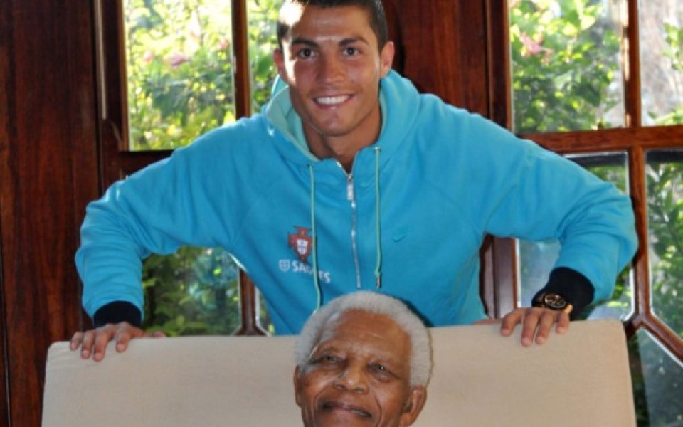 СНИМКИ: Роналдо сбъдна мечтата си, видя се с Нелсън Мандела