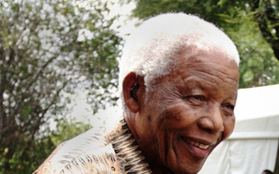 Нелсън Мандела присъства на погребението на правнучката си