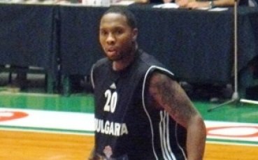 Хоуман и Калоуей вече са в България, Роуланд иска отсрочка