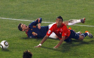 Торес и Алонсо с леки контузии след мача с Чили