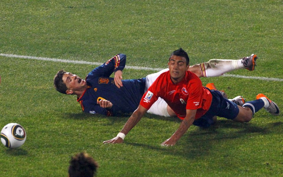 Торес и Алонсо с леки контузии след мача с Чили