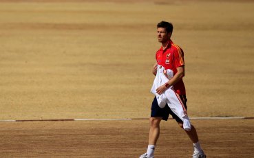 Мартинес или Фабрегас сменят Алонсо срещу Португалия