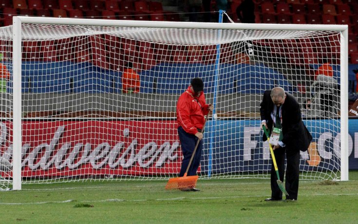 Лош терен тревожи Бразилия и Холандия, Селесао не успя да тренира