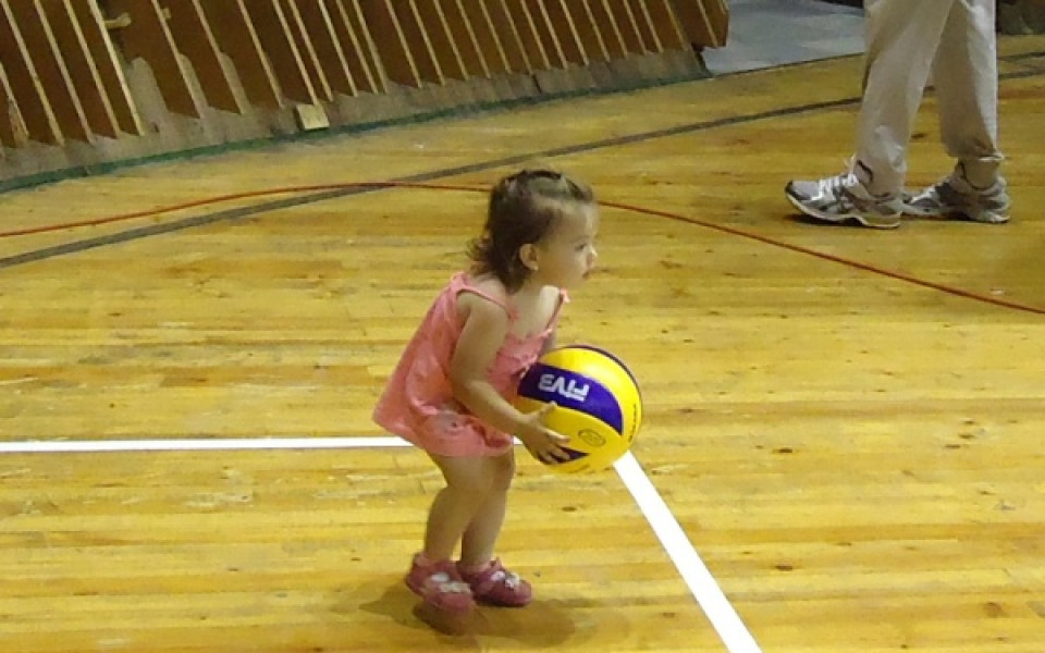 Сарата заведе Една за първи път във варненската волейболна зала
