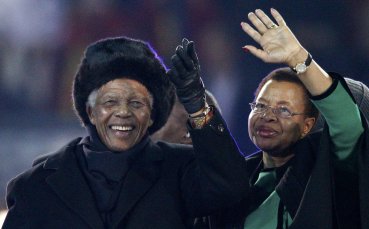 Нелсън Мандела пристигна на стадиона за закриването