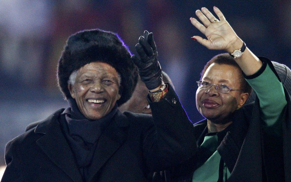 Нелсън Мандела пристигна на стадиона за закриването