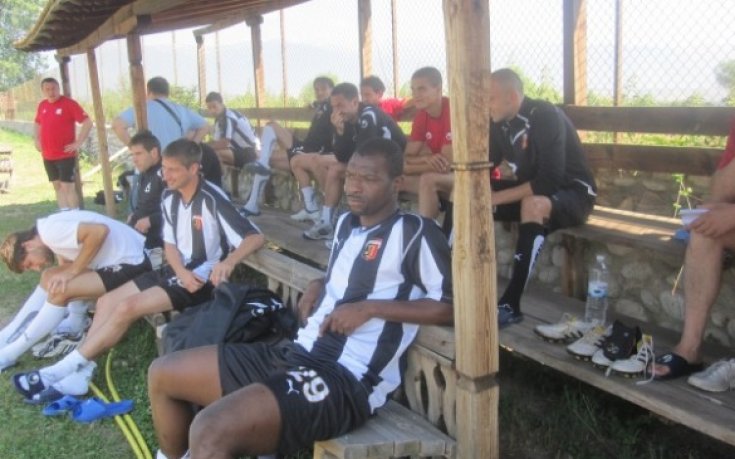 Зума хареса нигериеца, Локо Пд не иска Явор Въндев