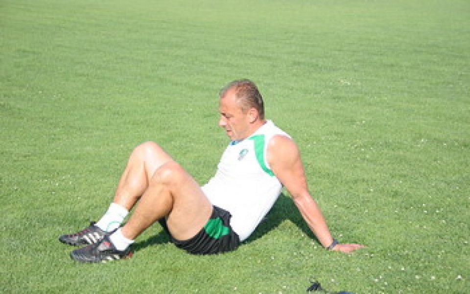 Илиан Илиев изкопира Пакулт, гледа тренировката на Рапид