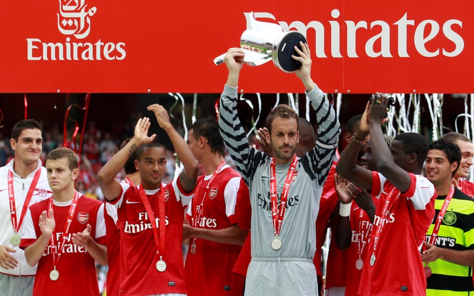 Арсенал отново вдигна трофея от Емирейтс Къп