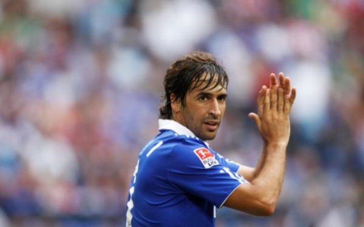 След удара с Раул, Шалке взе и друг испанец