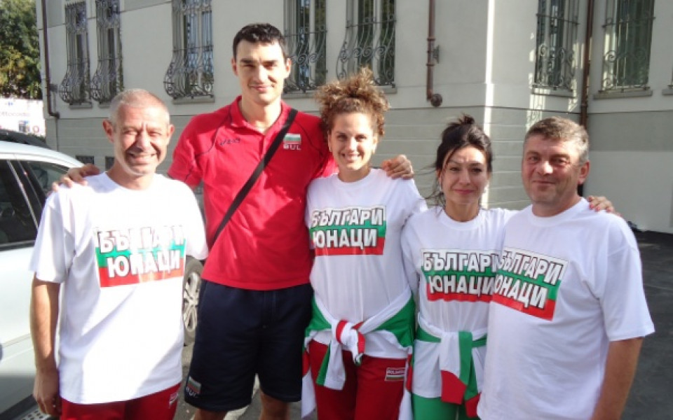 СНИМКИ: Българите с уникални фенове в Торино