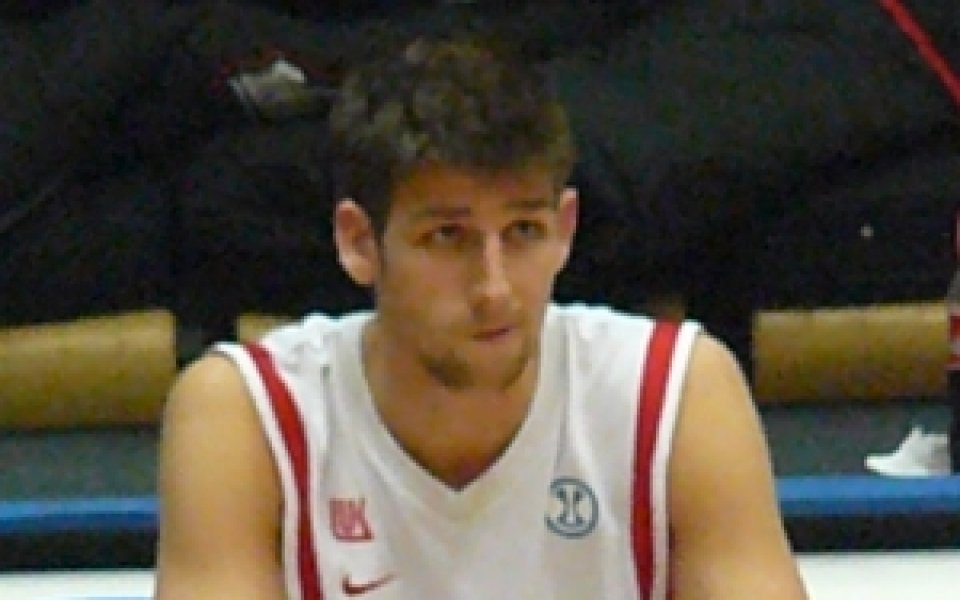 Чавдар Костов във форма с екипа на Кавала