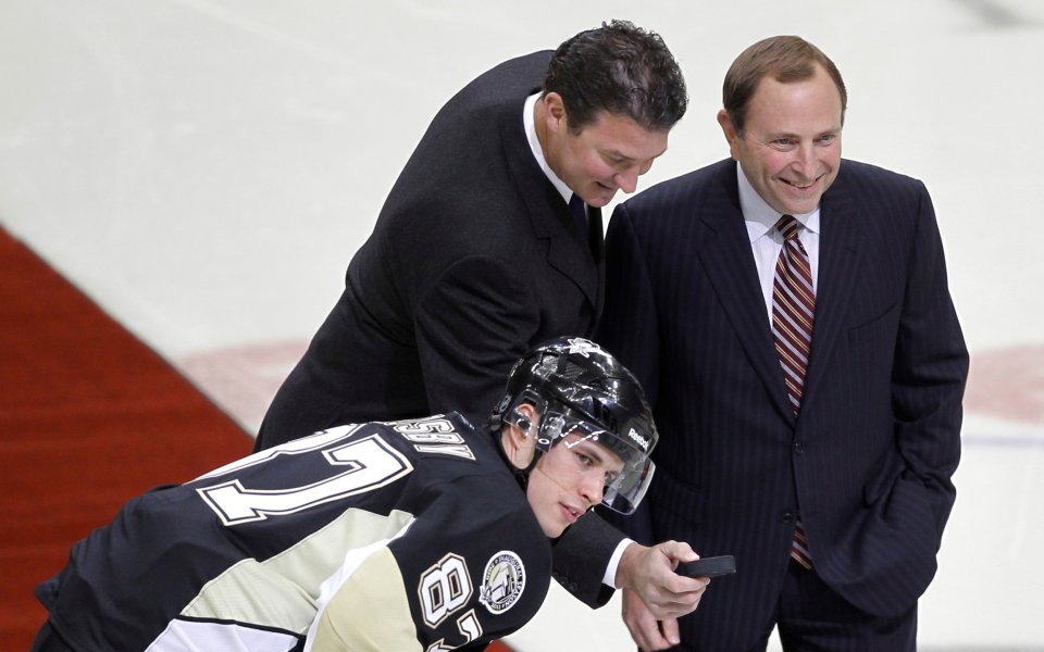 Шампионът стартира със загуба новия сезон в НХЛ