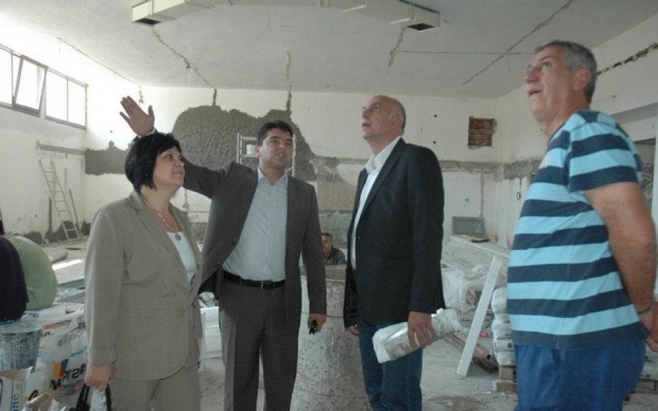 С над половин милион лева в Димитровград ремонтират спортни обекти