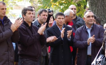 СНИМКИ: Балъков уважи откриването на паметник на рок легенда в Каварна