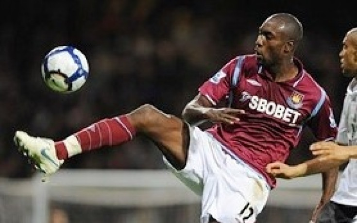 Уест Хем продава Карлтън Коул, Ливърпул се ослушва