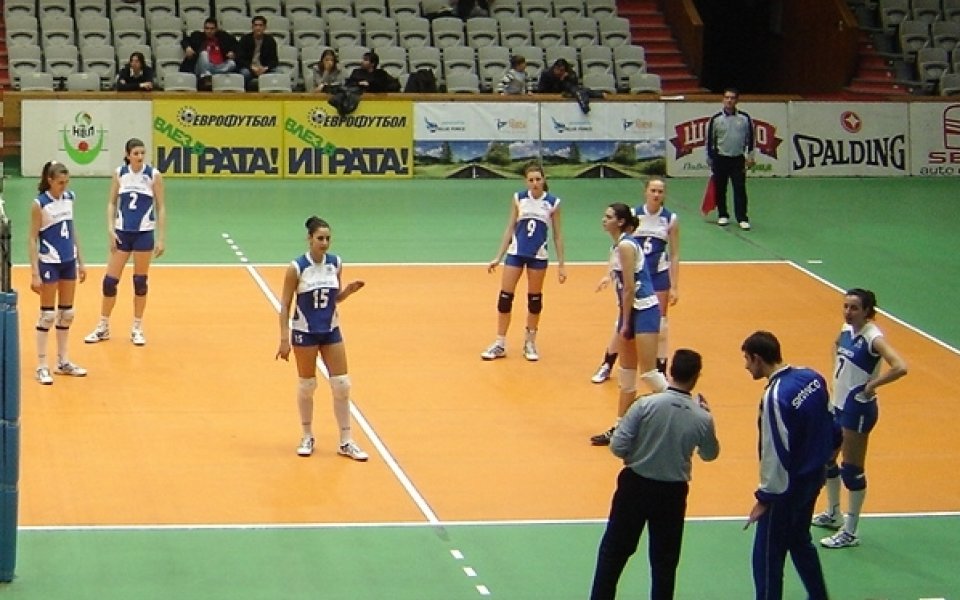 4 чисти победи във 2-ия кръг на волейболния шампионат при жените
