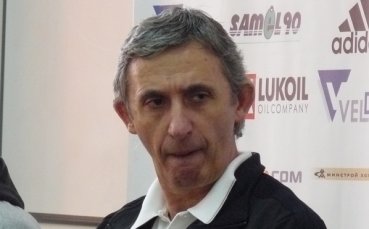 Михов пътува за среща със Светислав Пешич