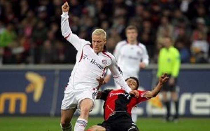 Капитанът на Домо удари сервитьор