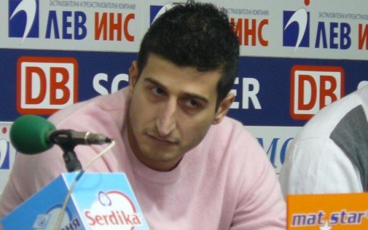 Радев ляга под ножа, аут до края на сезона