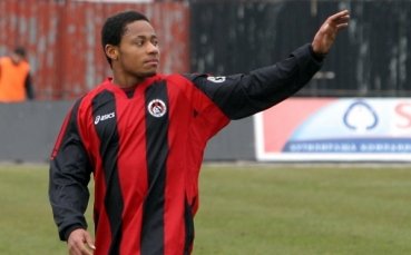 Асамоа каза сбогом на Локо Сф