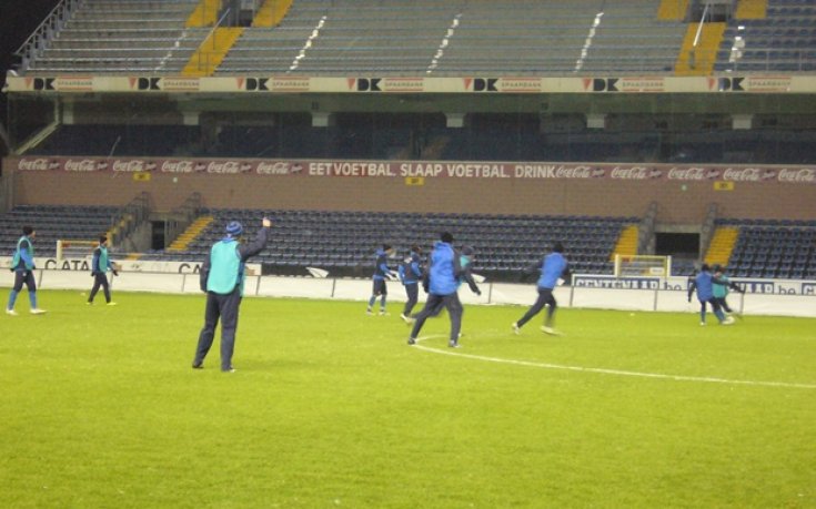 Левски тренира в кучи студ и пред своя агитка