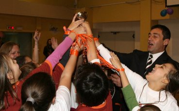 Свилен Нейков награди участниците в спортен фестивал за деца с и без увреждания