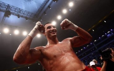 Отложиха мача Кличко - Чисора